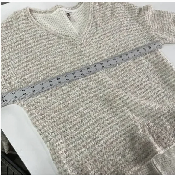 Kut From The Kloth Sweater Womens Small Gray V Neck Pullover Soft Knit Cozy Top - Picture 6 of 7